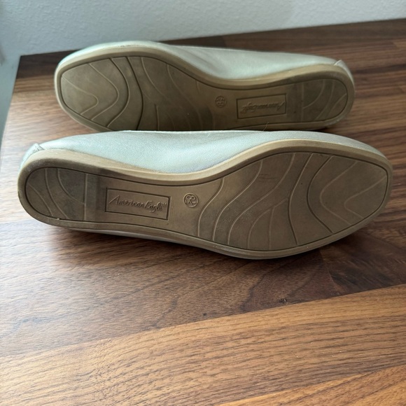 American Eagle Gold Metallic Ballet Flats with Bow Accent - Size 8.5 - Picture 9 of 10